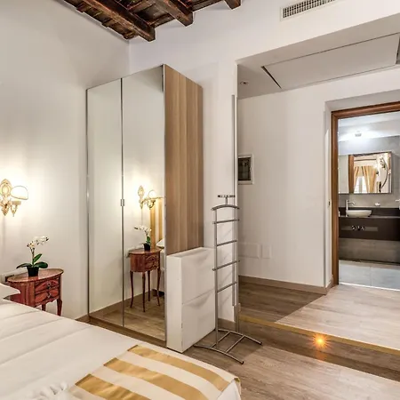 Refined At Trevi Fountain 罗马