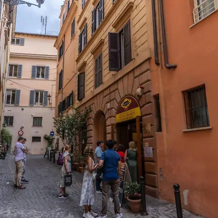 Iflat Trevi Fountain Terrace Hideaway Pensión 4*